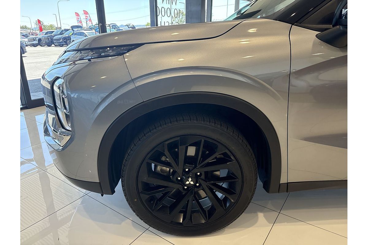 2023 Mitsubishi Outlander LS Black Edition AWD ZM