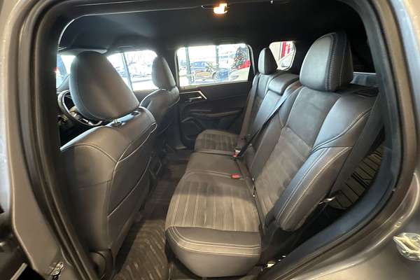 2023 Mitsubishi Outlander LS Black Edition AWD ZM