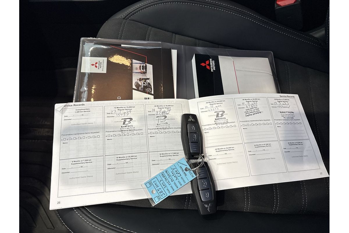 2023 Mitsubishi Outlander LS Black Edition AWD ZM