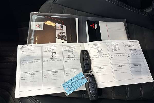 2023 Mitsubishi Outlander LS Black Edition AWD ZM