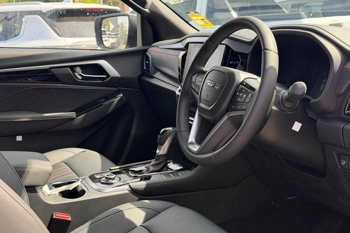 2025 Isuzu MU-X X-TERRAIN