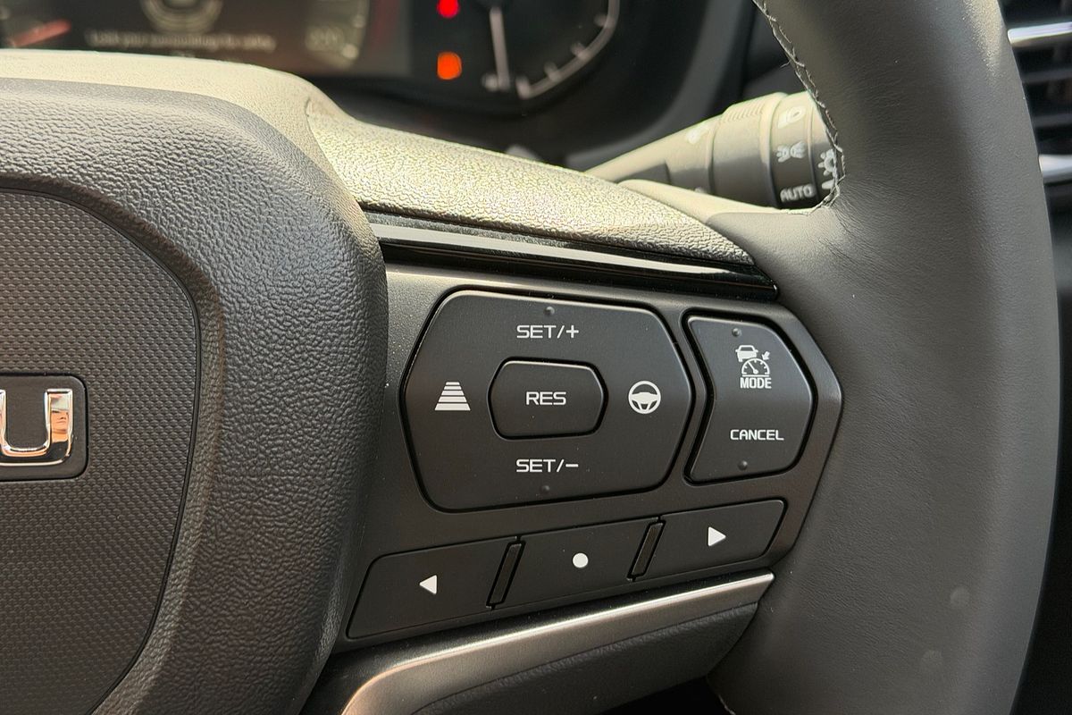 2025 Isuzu MU-X X-TERRAIN