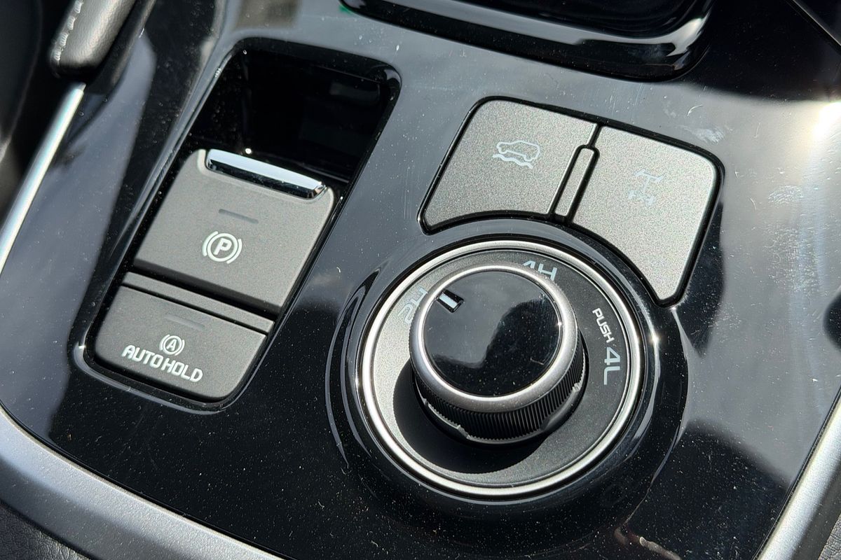 2025 Isuzu MU-X X-TERRAIN