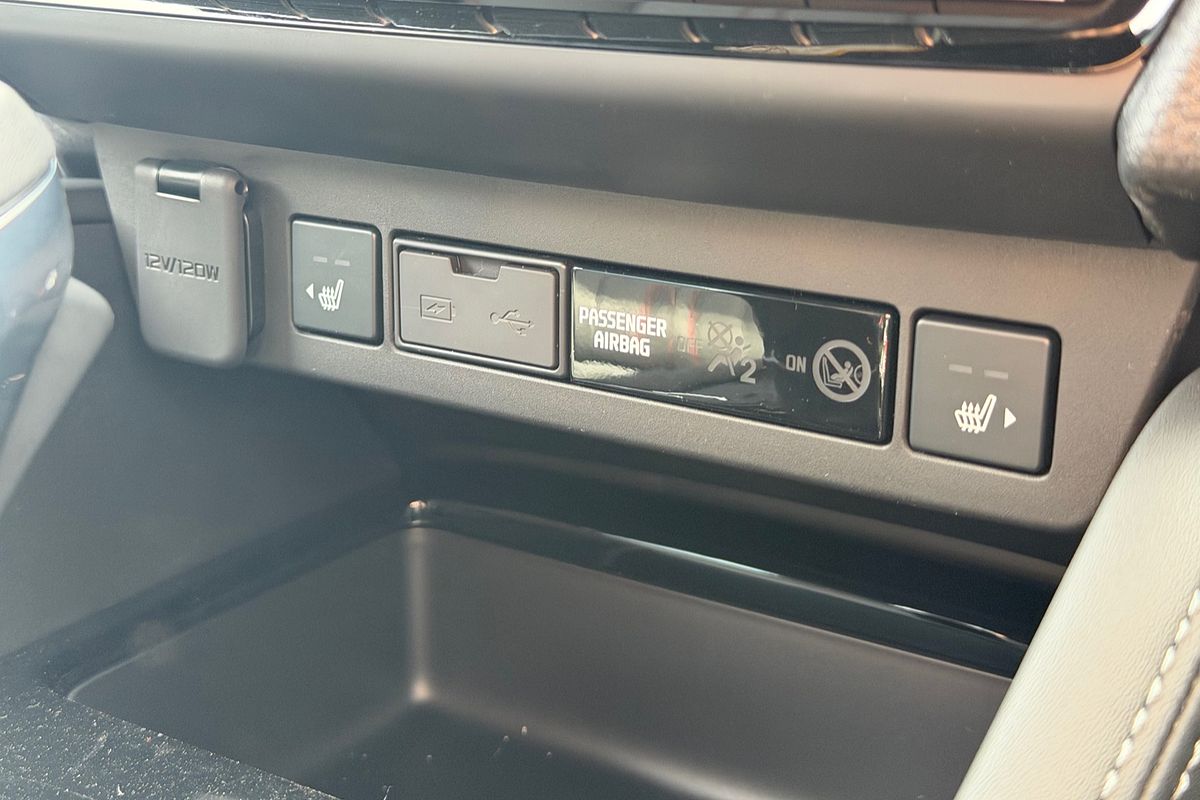 2025 Isuzu MU-X X-TERRAIN