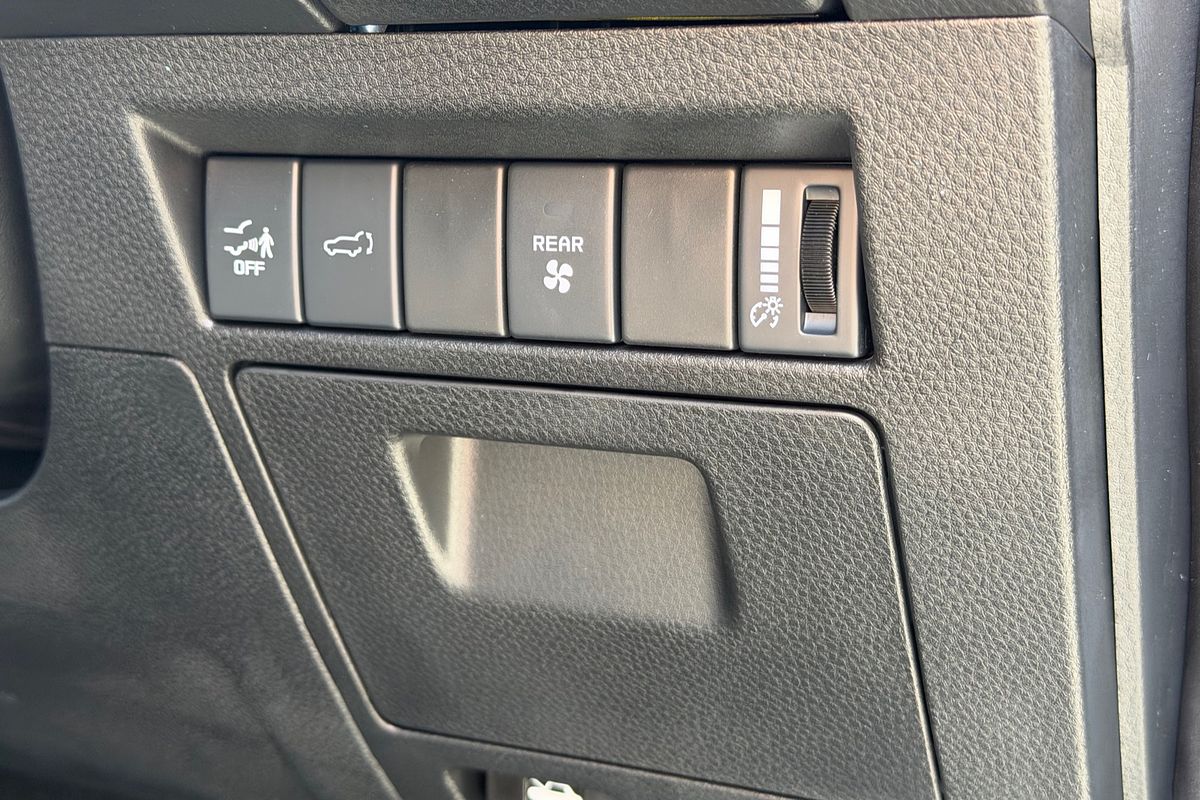 2025 Isuzu MU-X X-TERRAIN