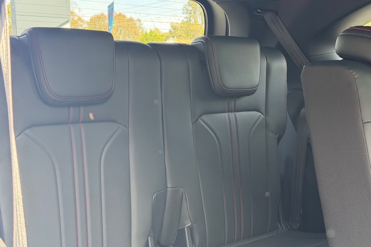 2025 Isuzu MU-X X-TERRAIN