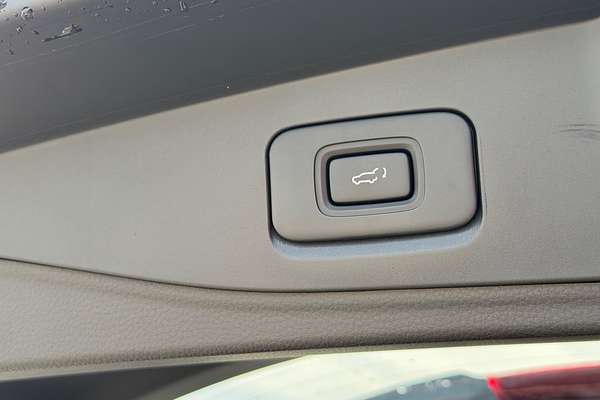 2025 Isuzu MU-X X-TERRAIN