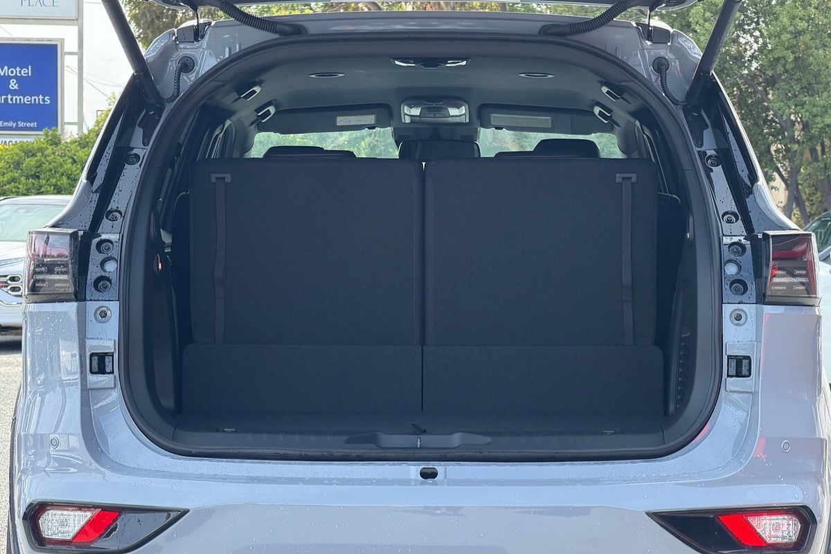 2025 Isuzu MU-X X-TERRAIN