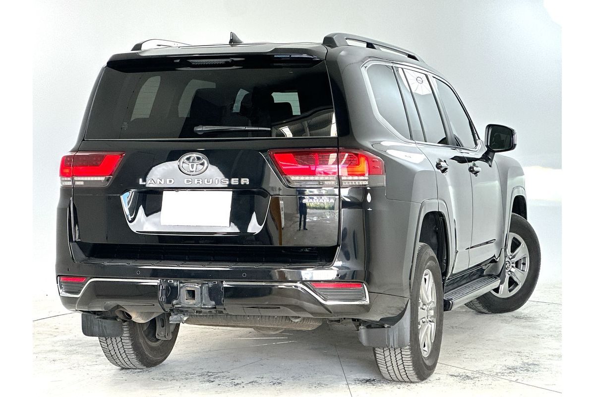 2022 Toyota Landcruiser Sahara FJA300R