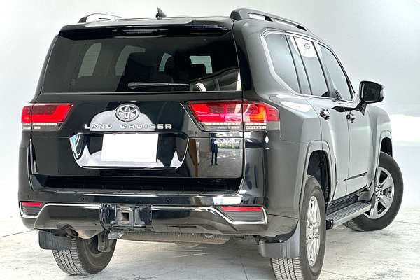 2022 Toyota Landcruiser Sahara FJA300R