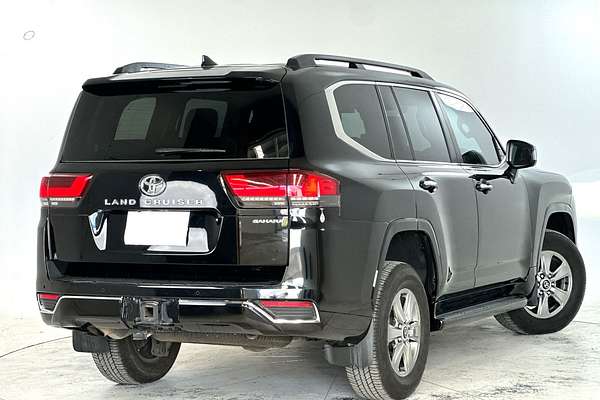 2022 Toyota Landcruiser Sahara FJA300R