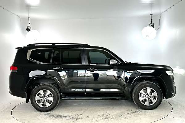 2022 Toyota Landcruiser Sahara FJA300R