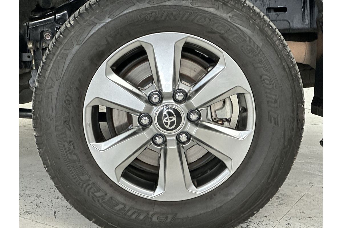 2022 Toyota Landcruiser Sahara FJA300R