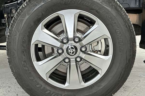 2022 Toyota Landcruiser Sahara FJA300R