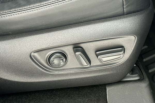 2022 Toyota Landcruiser Sahara FJA300R