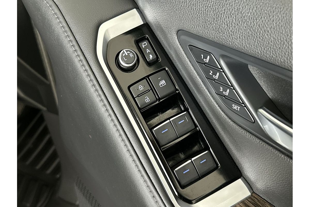 2022 Toyota Landcruiser Sahara FJA300R