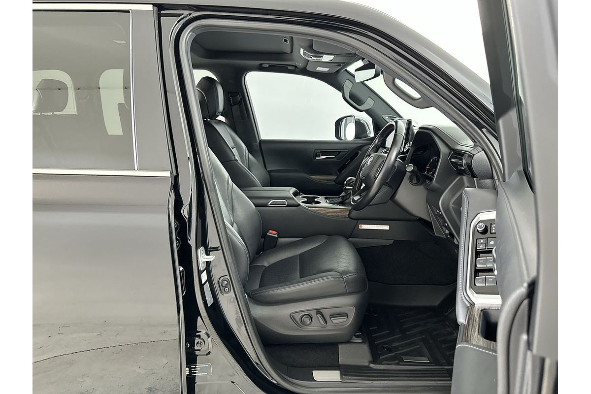 2022 Toyota Landcruiser Sahara FJA300R