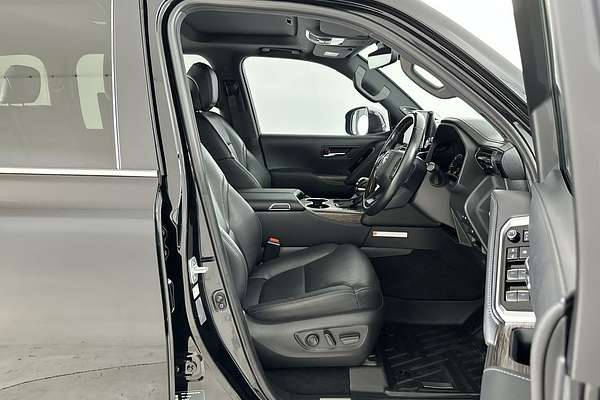 2022 Toyota Landcruiser Sahara FJA300R