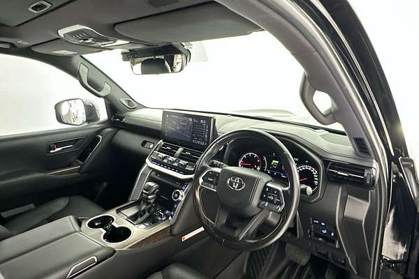 2022 Toyota Landcruiser Sahara FJA300R