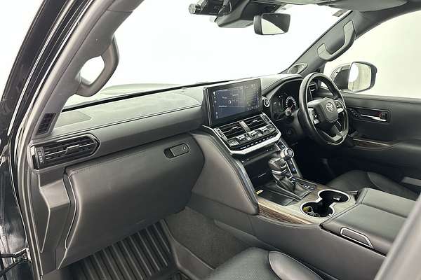 2022 Toyota Landcruiser Sahara FJA300R