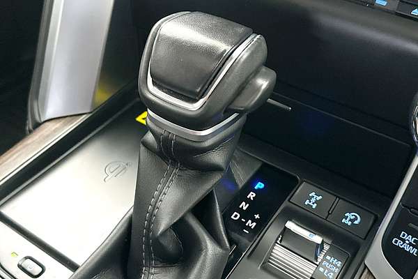 2022 Toyota Landcruiser Sahara FJA300R