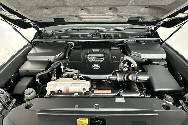 2022 Toyota Landcruiser Sahara FJA300R