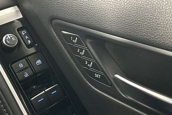 2022 Toyota Landcruiser Sahara FJA300R