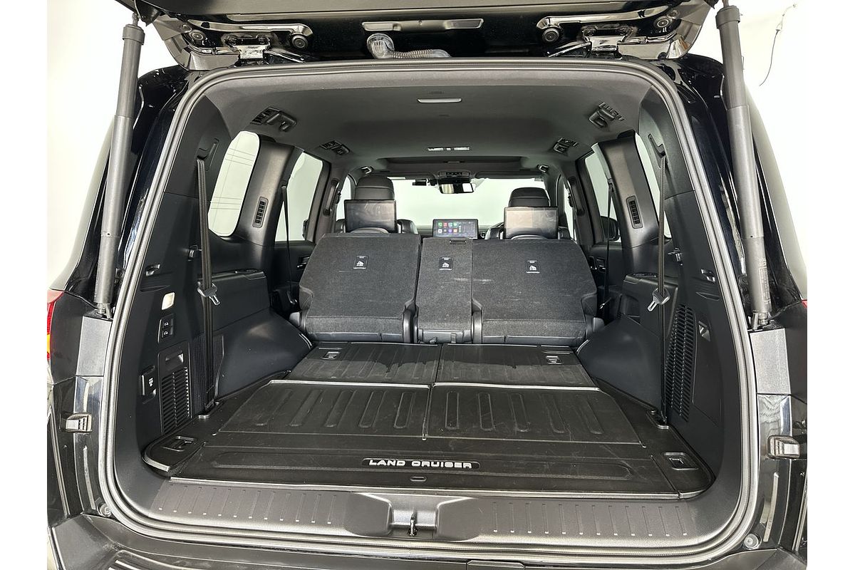 2022 Toyota Landcruiser Sahara FJA300R