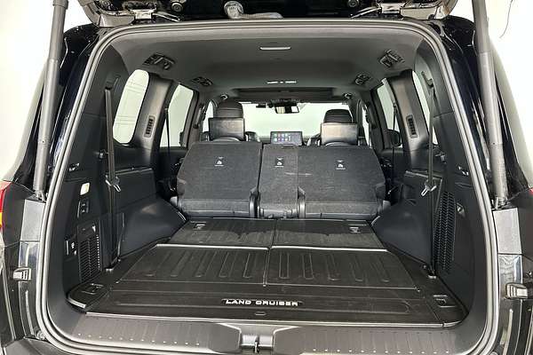 2022 Toyota Landcruiser Sahara FJA300R