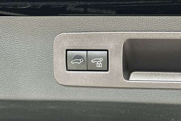 2022 Toyota Landcruiser Sahara FJA300R