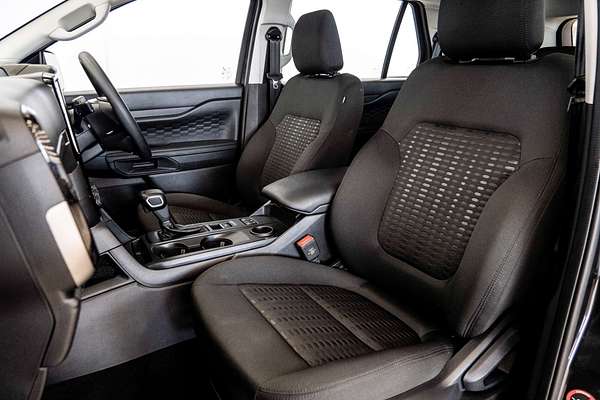 2025 Ford Everest Ambiente 2.0L