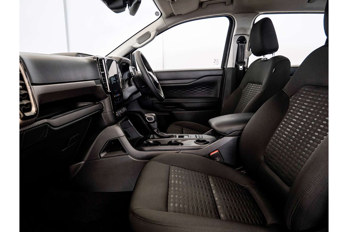 2025 Ford Everest Ambiente 2.0L