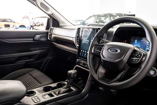2025 Ford Everest Ambiente 2.0L