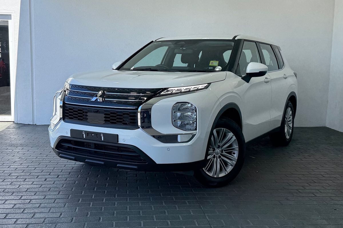 2023 Mitsubishi Outlander ES ZM