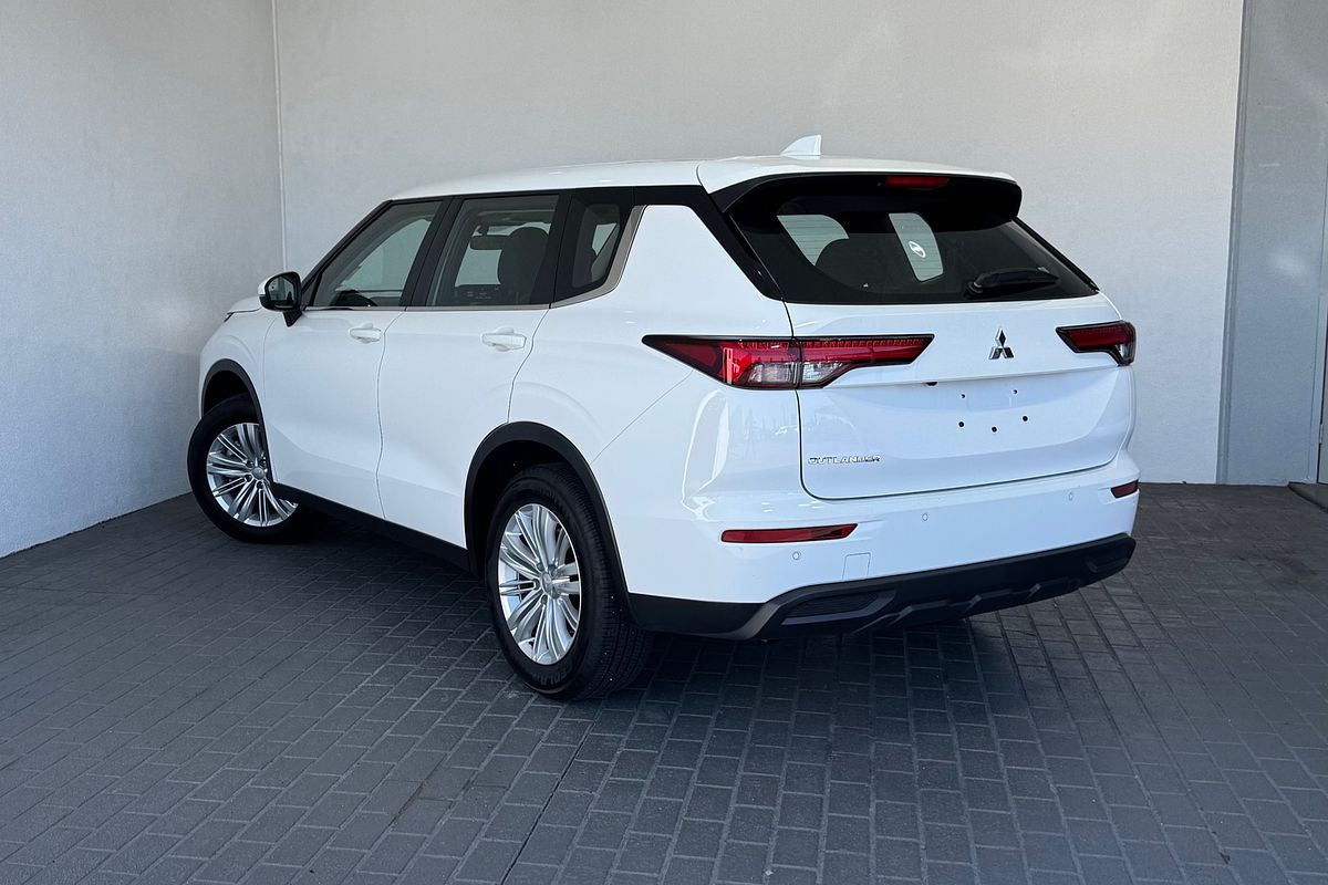 2023 Mitsubishi Outlander ES ZM