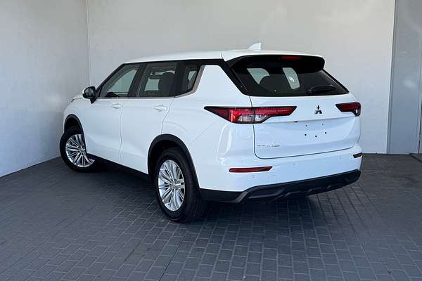 2023 Mitsubishi Outlander ES ZM