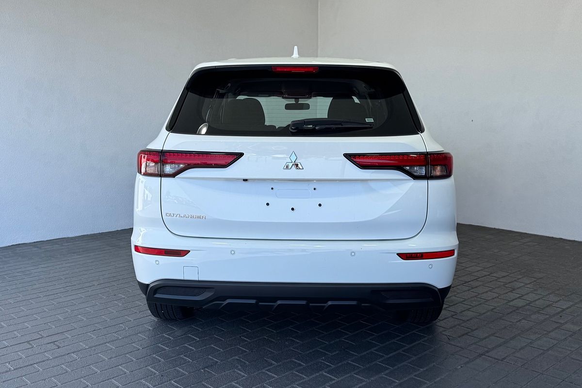 2023 Mitsubishi Outlander ES ZM