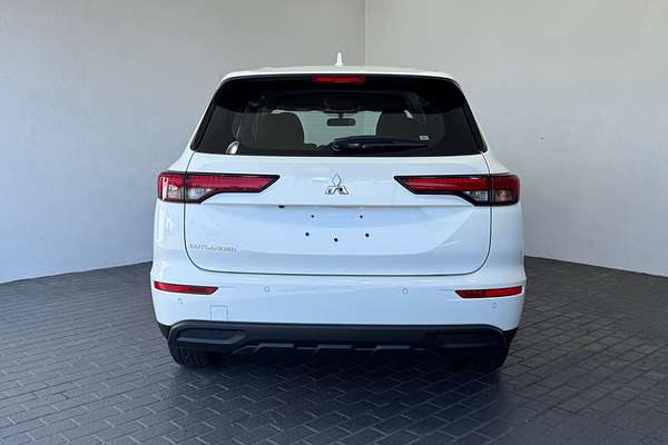 2023 Mitsubishi Outlander ES ZM