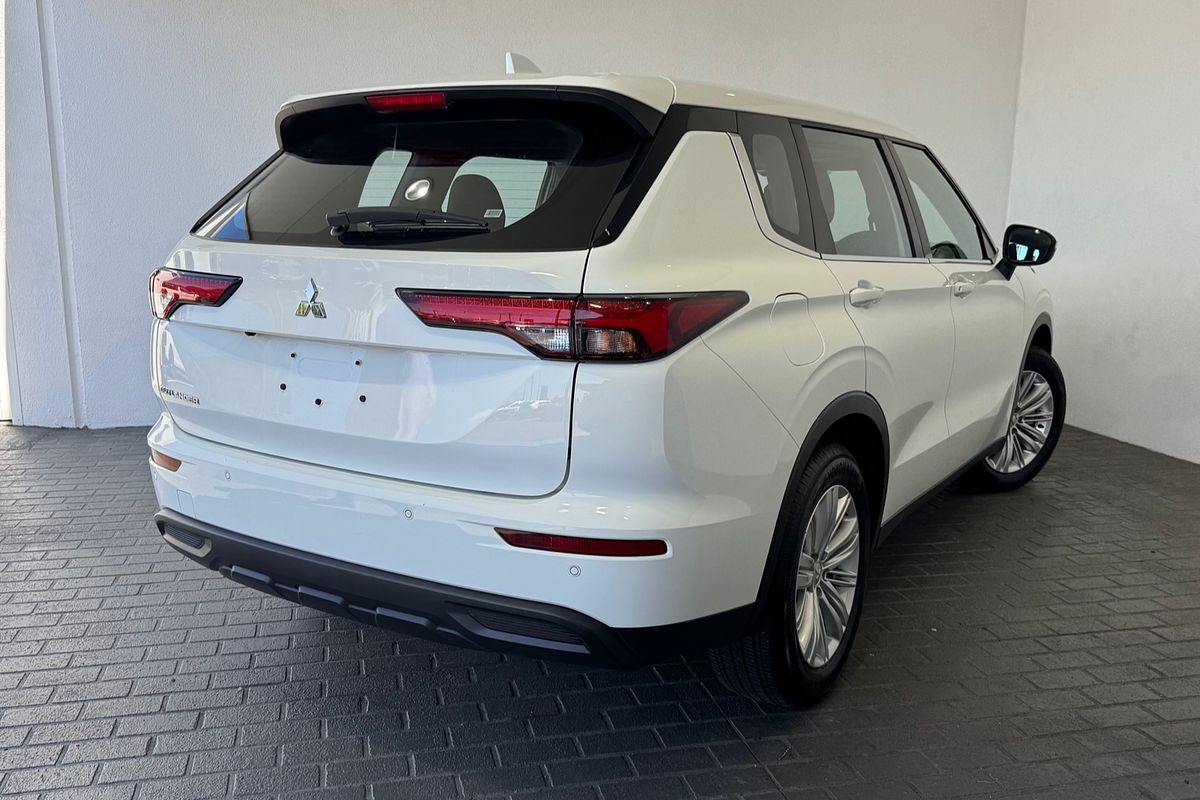 2023 Mitsubishi Outlander ES ZM