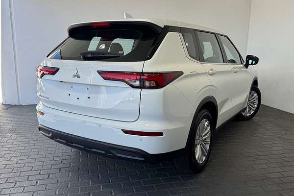 2023 Mitsubishi Outlander ES ZM