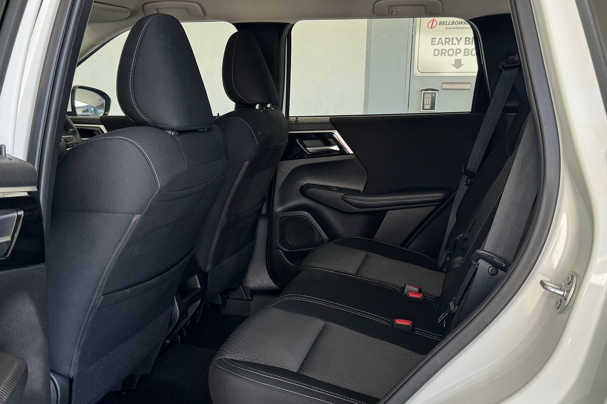 2023 Mitsubishi Outlander ES ZM