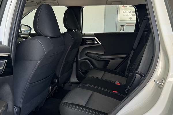 2023 Mitsubishi Outlander ES ZM