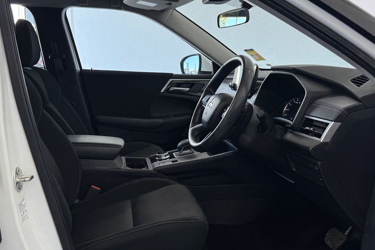 2023 Mitsubishi Outlander ES ZM