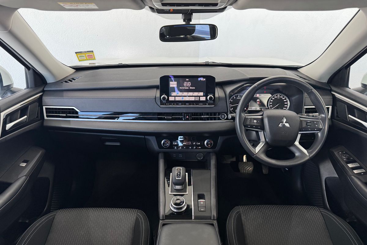 2023 Mitsubishi Outlander ES ZM