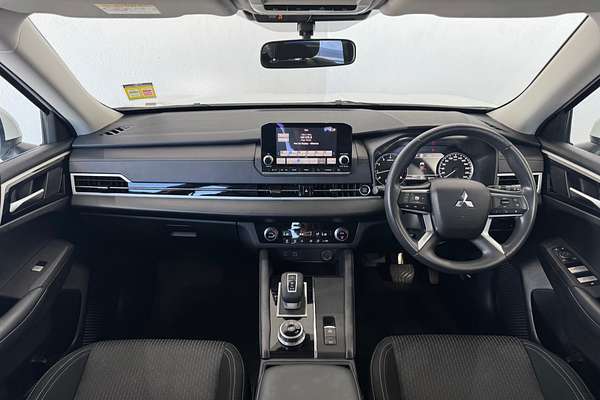 2023 Mitsubishi Outlander ES ZM