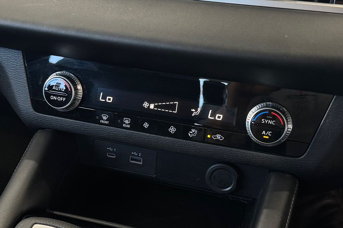 2023 Mitsubishi Outlander ES ZM