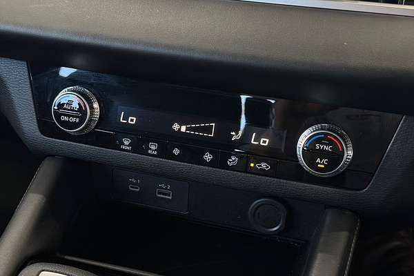 2023 Mitsubishi Outlander ES ZM