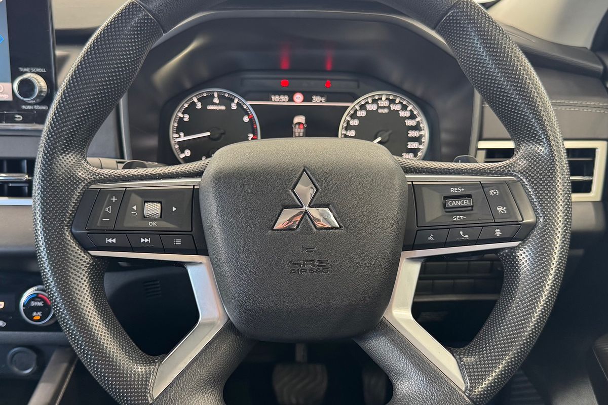 2023 Mitsubishi Outlander ES ZM