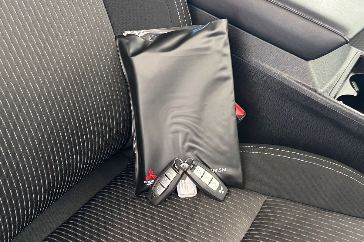 2023 Mitsubishi Outlander ES ZM