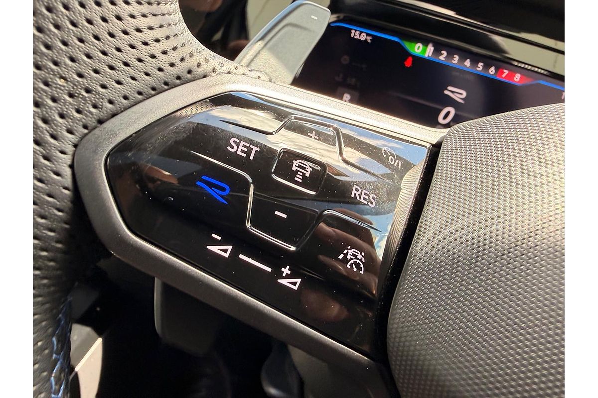 2023 Volkswagen Golf R 8